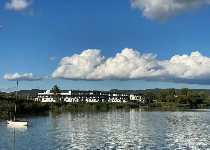 Royal Aquamarine - Lakeside Luxury Flat At Balaton *